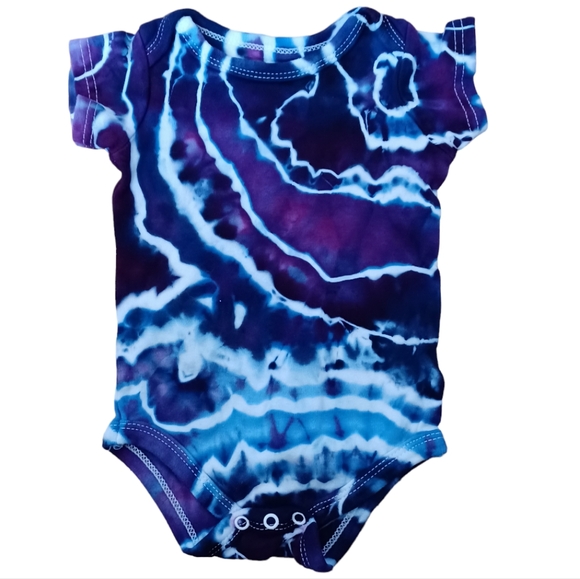 Plum Bittie Tie Dye onesie 3-6 months Purple and Blue Geode Style Soft Comfy - Picture 5 of 6